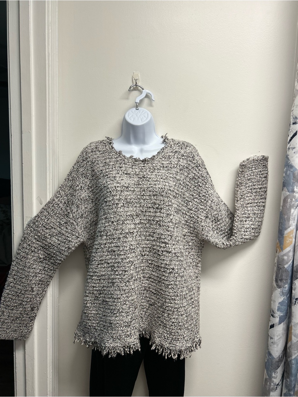 Cozy Textured Fringe Hem Women’s Sweater - Cream & Black